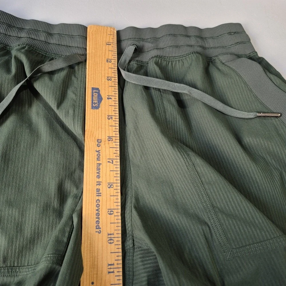 Lululemon Pants Womens Small Legacy Green Dance Studio Cargo Mid-Rise Relaxed